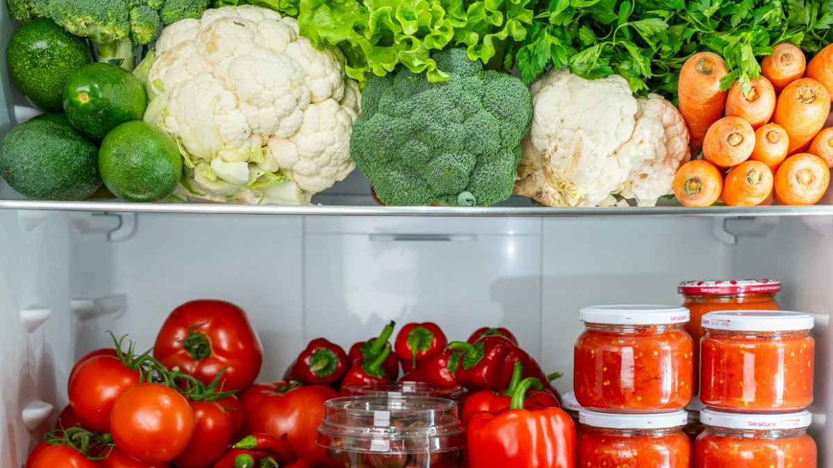 Способы самостоятельного решения проблемы скопления воды в холодильнике 