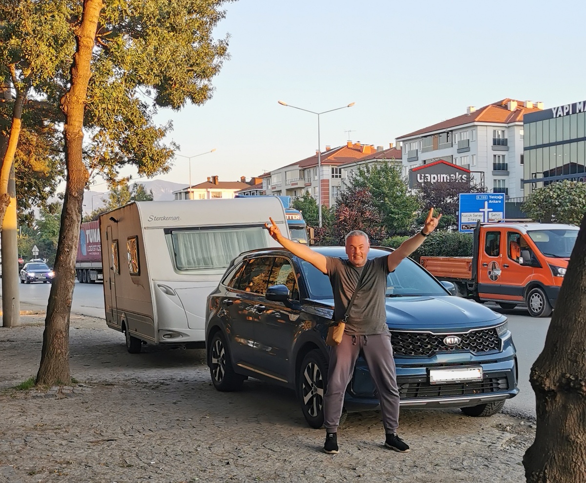 На парковке у парка Ататюрк в Болу