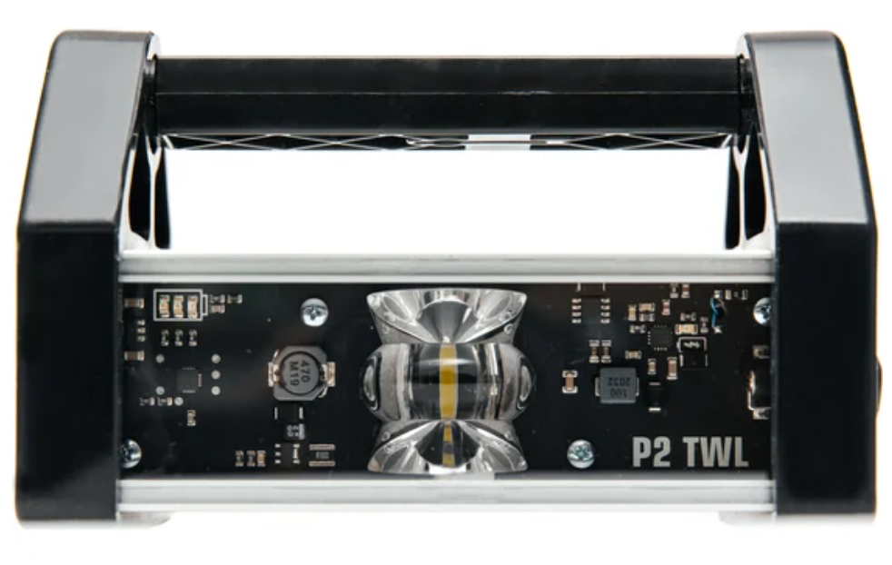 Вся суть. Светодиод мощностью 9 ватт, чуть периферии, корпус из металлолома. Цена 15 500 р.