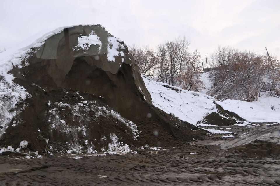    Вывоз снега. Снегоотвал. Источник: Виталий Барабаш/"Толк"