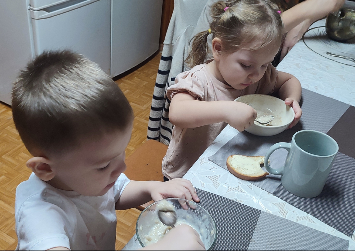 Уплетают за обе щеки 😊