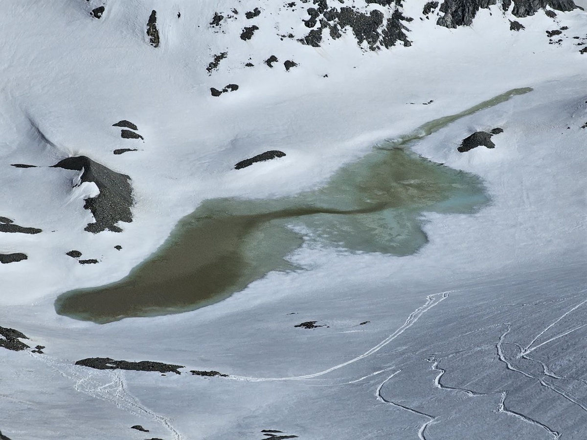 Озеро, образовавшееся в результате таяния ледника
Фото предоставил Александр Ерофеев