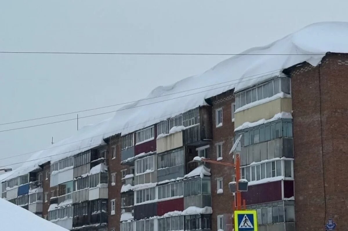    Следователи проверят дом в Шерегеше, где снег с крыши завалил людей