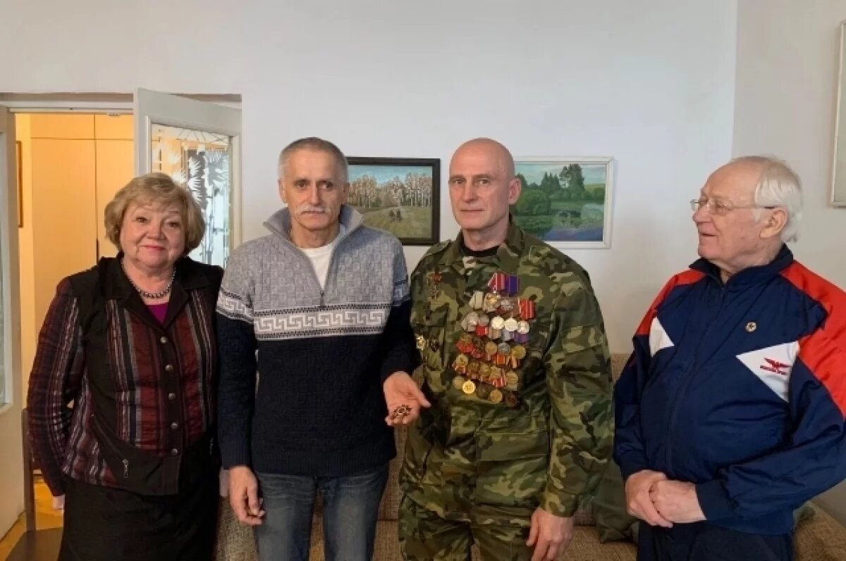    Жителю Кировской области передали найденный в бардачке машины орден отца