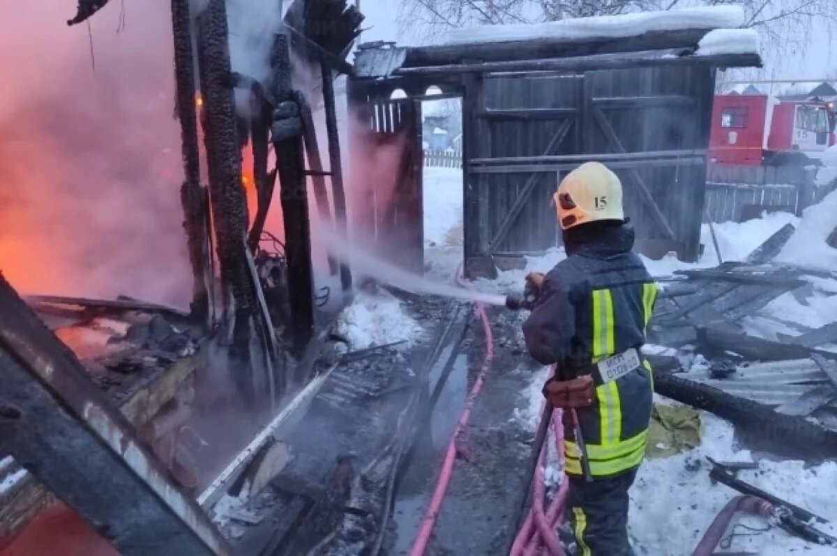    За сутки в Свердловской области потушили 15 пожаров, погибла женщина