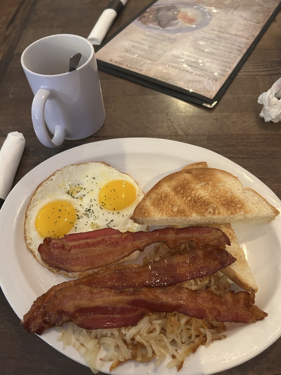 Завтрак за 20$ в единственном кафе, которое было открыто в округе
