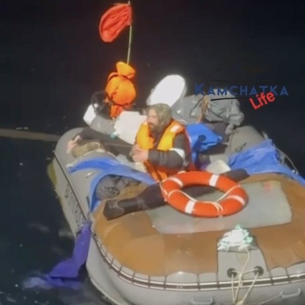 Жителю Бурятии, который в прошлом году 67 дней дрейфовал в Охотском море, предъявлено обвинение. Михаил Пичугин стал подозреваемым по делу о гибели его родных, хотя ранее проходил свидетелем. Так утверждают СМИ.