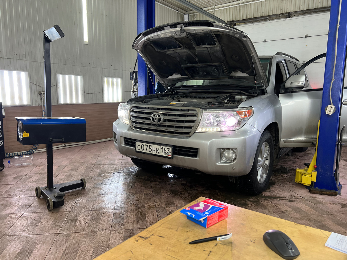 Стенд выставлен перпендикулярно оси фар 