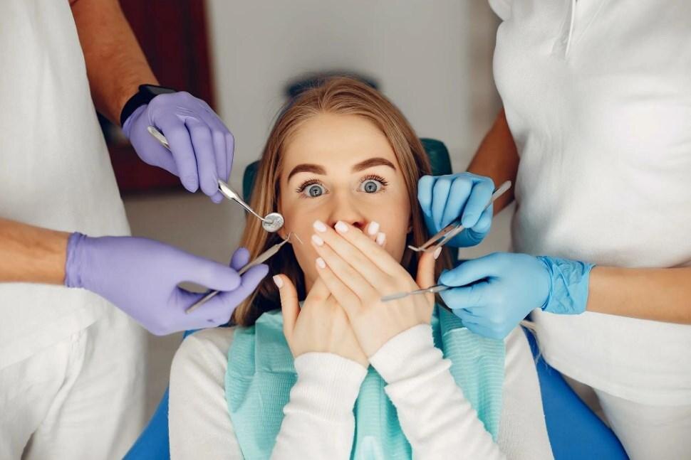 Периодические плановые осмотры у стоматолога помогут избежать сложного лечения