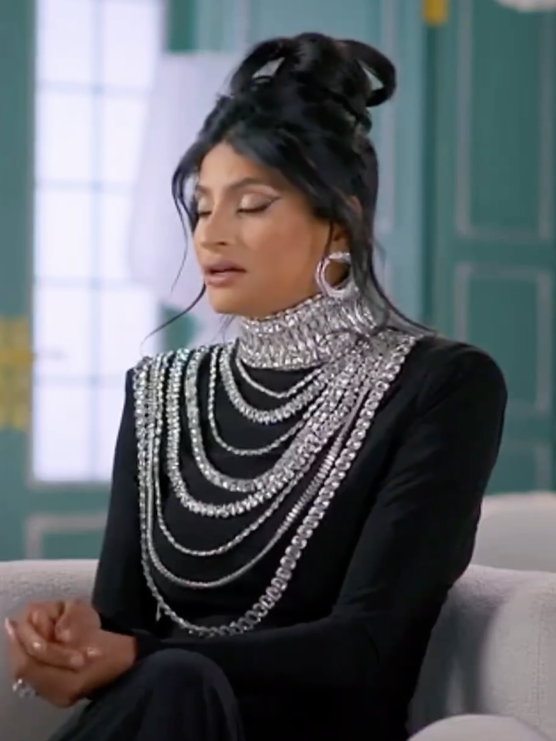 Слишком много украшений вызывает смех