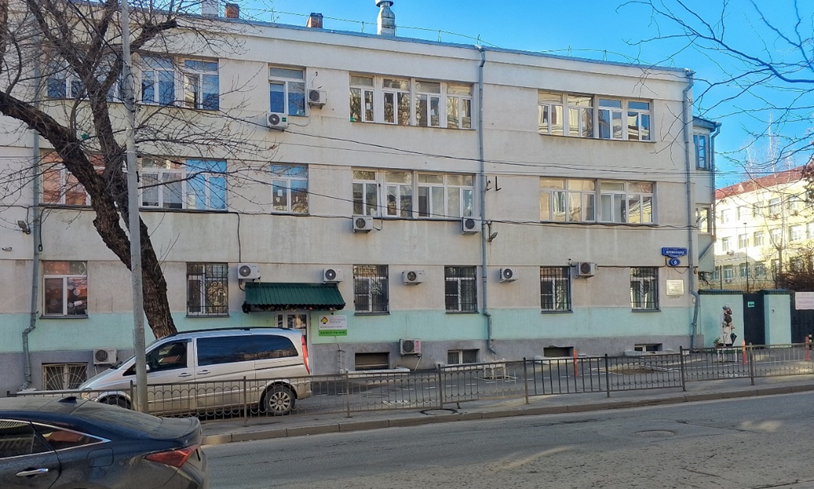 Здание Ростовского-на-Дону речного (техникума) училища на улице Верхненольная, 6. 