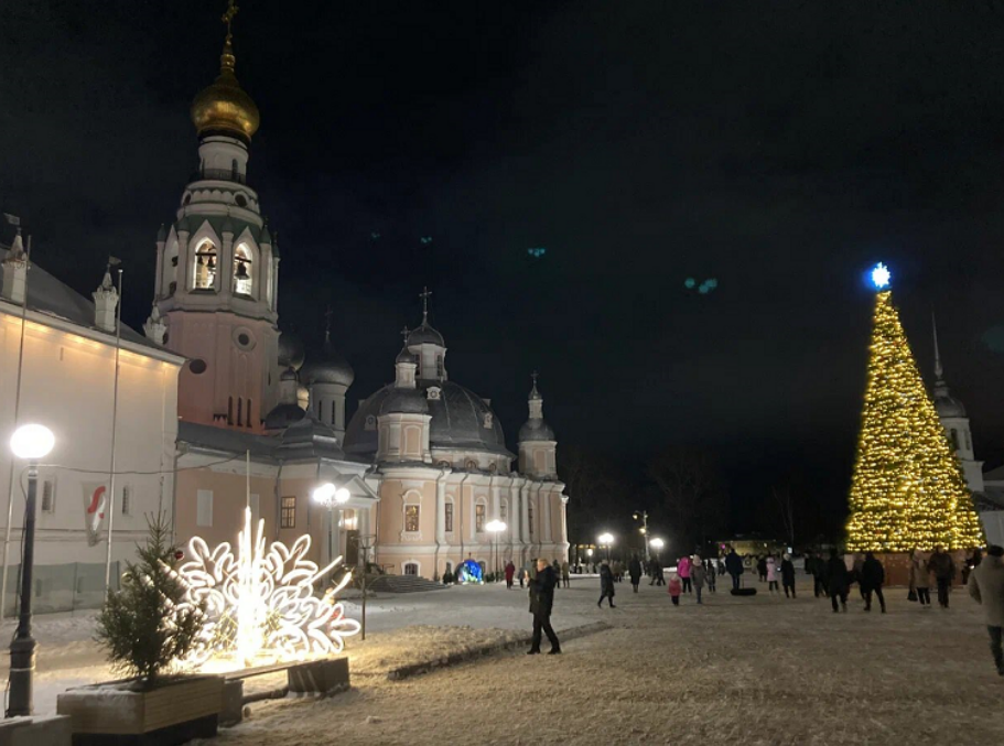 Кремлевская площадь в Вологде. Фото автора 