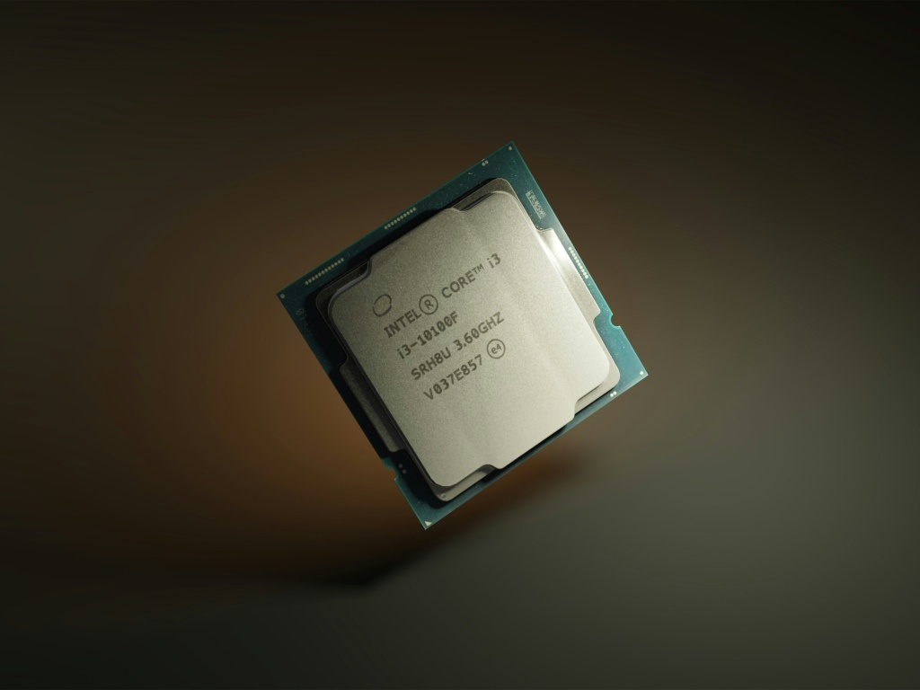 Источник фото: https://unsplash.com/photos/a-close-up-of-a-cpu-chip-on-a-table-kHYhmOiSdms