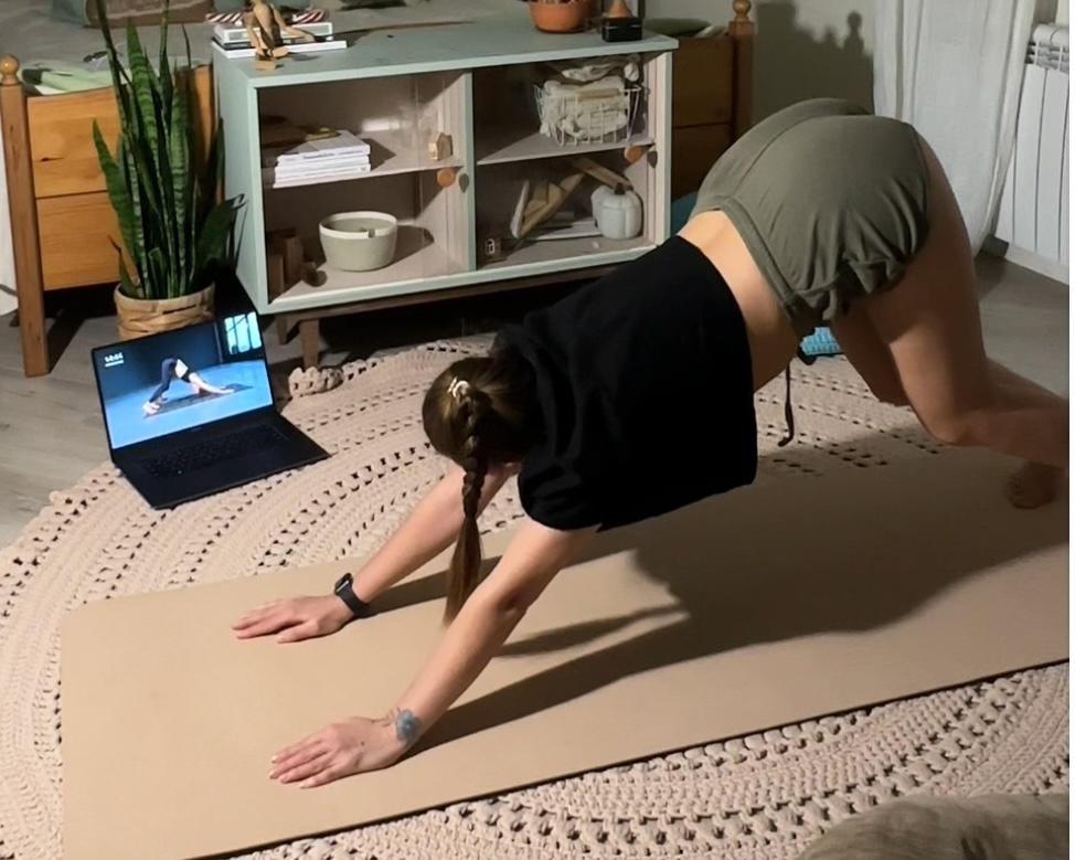 Пробую йогу. Непросто дается. Но я ее добью!