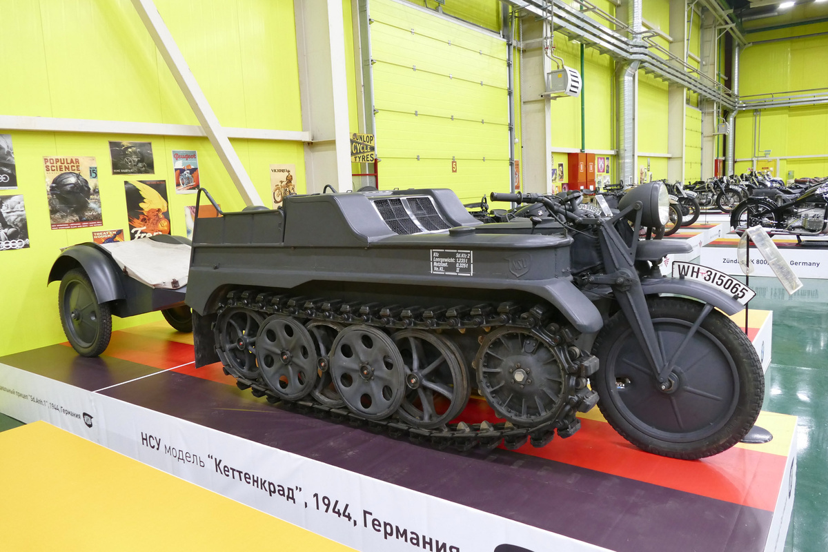 Тягач на экспозиции Мотомира Вячеслава Шеянова.
