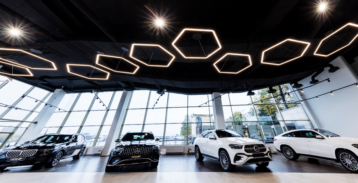 Реализованный проект VARTON: Автобутик «ГородАвто», г. Москва. Интерьерный светильник ENSO G