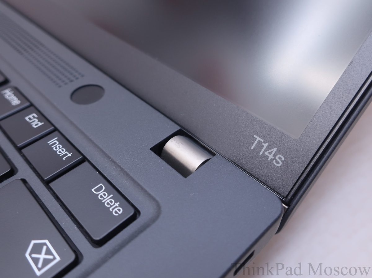 Название модели на рамке матрицы