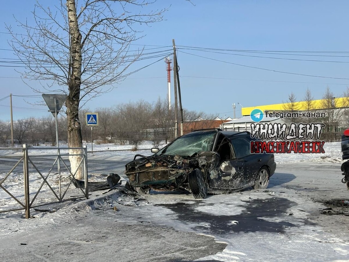    Фото: Telegram-канал "Инцидент Краснокаменск"   📷   Фото: Telegram-канал "Инцидент Краснокаменск"