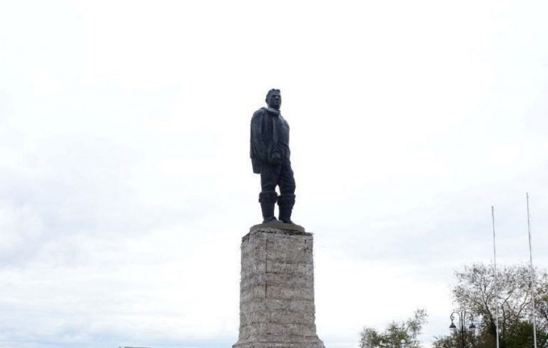    Памятник Чкалову в Оренбурге отреставрируют к 15 февраля Оренбуржье