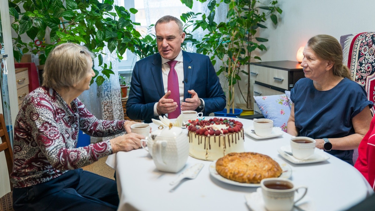    Губернатор Югры навестил бывшую узницу концлагеря