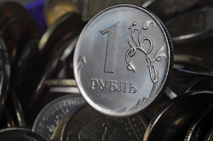 Тот самый рубль, который мы пытались сберечь, но не выходило.