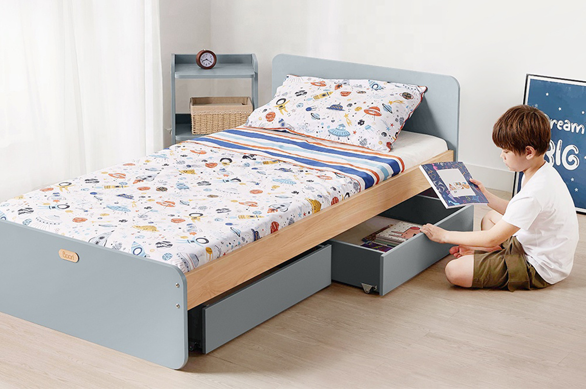 На картинке изображена детская кровать Boori Neat Single Bed 193x99x65 см. Она имеет стильный дизайн и доступна в трёх цветах (Белый и Миндаль, Голубика и Миндаль, Вишня и Миндаль).