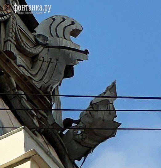 Маскарон на грани. Фото: «Фонтанка» 