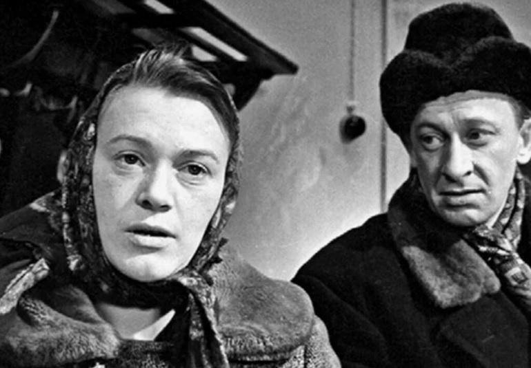 С Евгением Евстигнеевым, кадр из фильма "Зигзаг удачи" (1968)