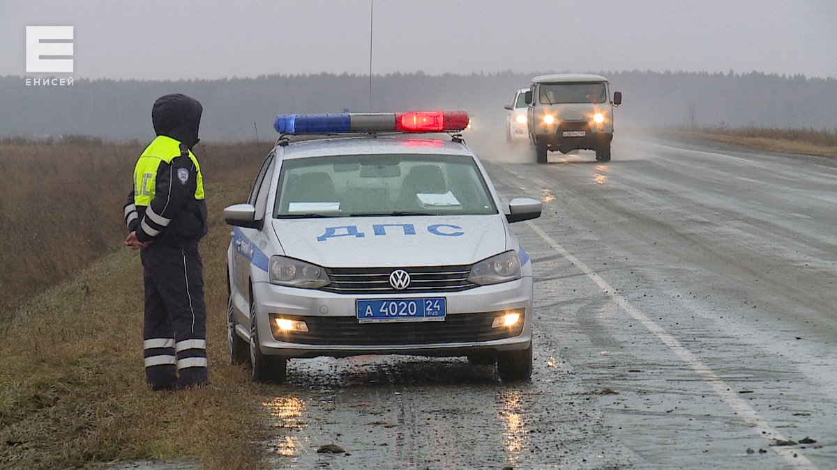     В Идринском районе инспекторы помогли застрявшему в кювете на трассе автомобилисту
