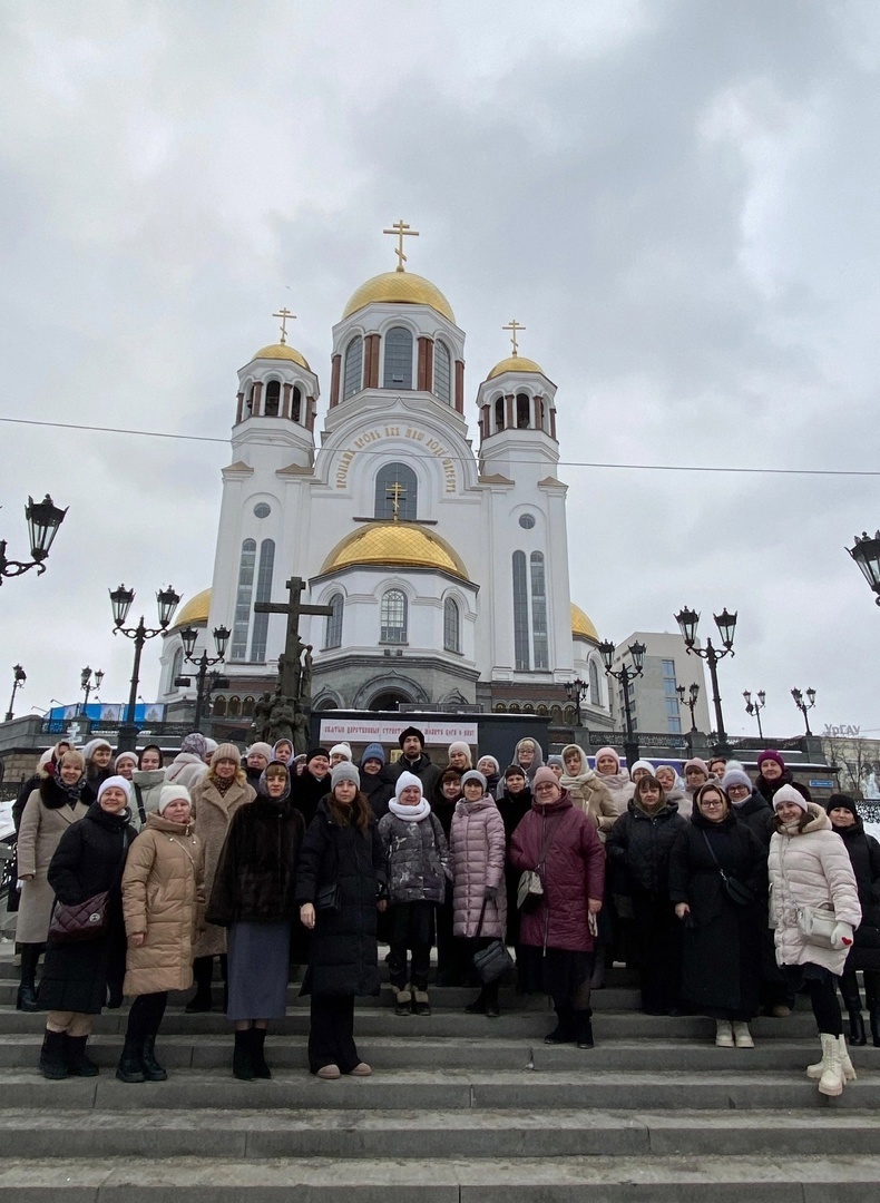 Полевские педагоги были впечатлены красотой православных духовным центров Екатеринбурга, в частности – великолепием соборов Ново-Тихвинской обители