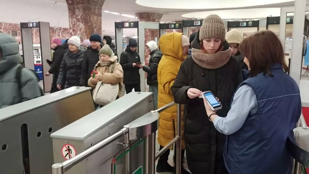 Фото: Новосибирский метрополитен. Работа сотрудников метро