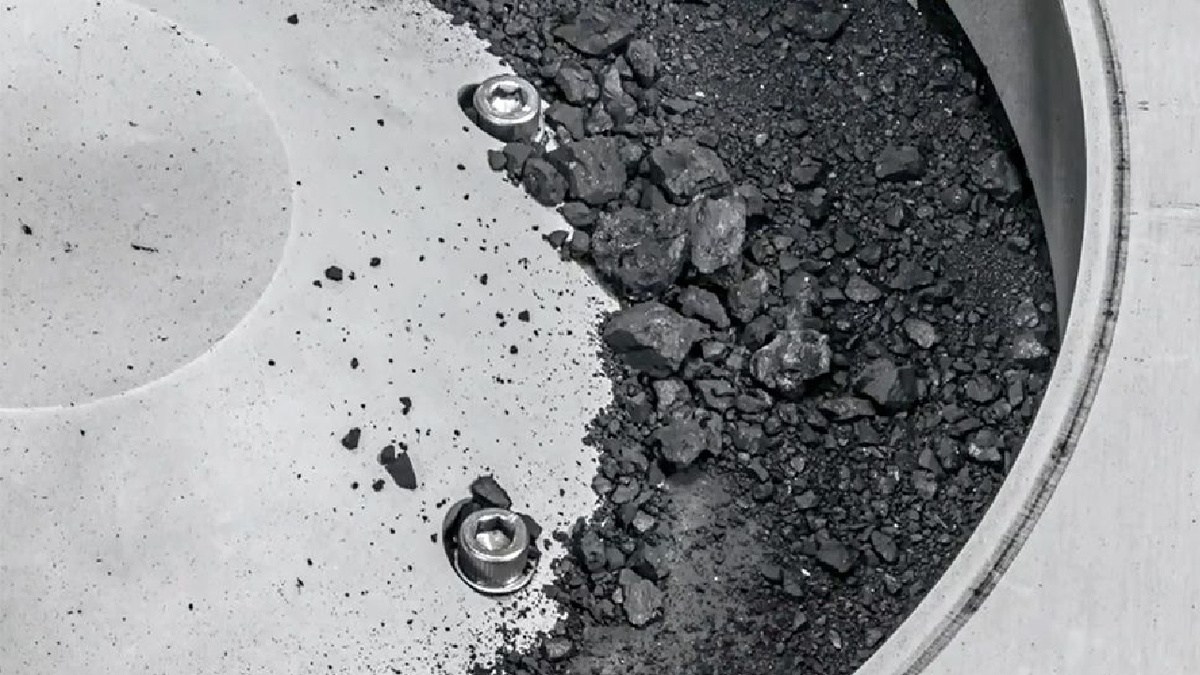    Пробы грунта, взятые с астероида Бенну. Фото: NASA