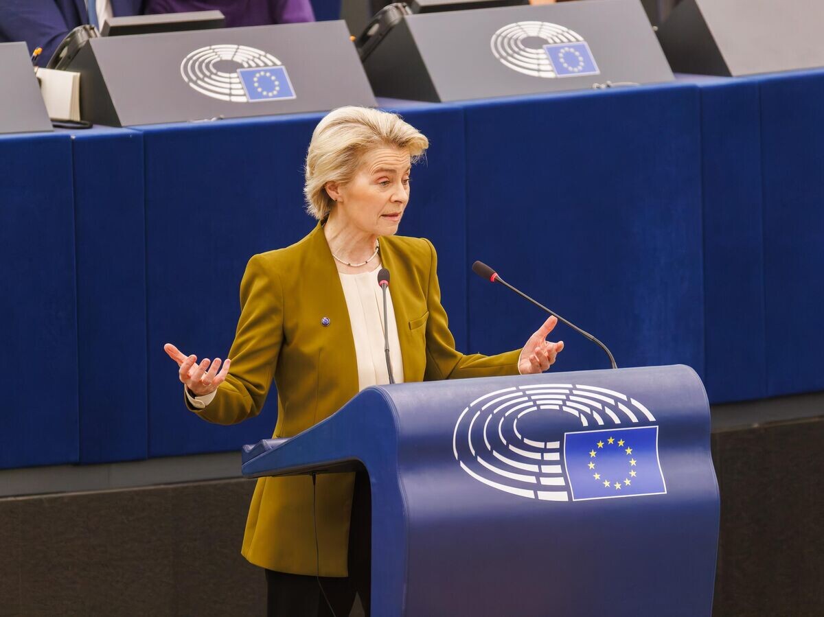    Урсула фон дер Ляйен во время выступления в Европарламенте© Getty Images / picture alliance/Philipp von Ditfurth