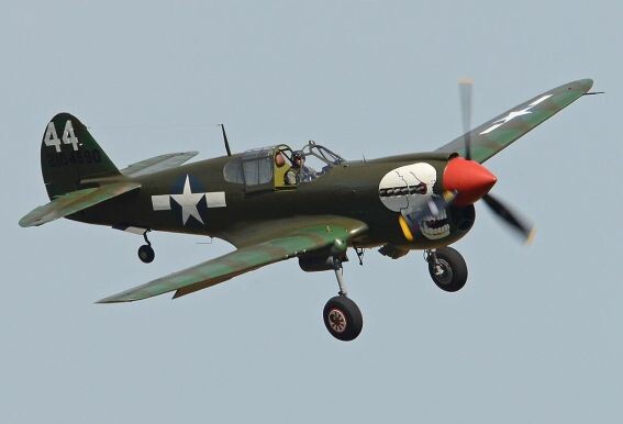 "Рабочая лошадка" американских ВВС во время второй мировой войны - Curtiss P-40, известный под именами "Томагавк", Киттихок" и "Уорхок"