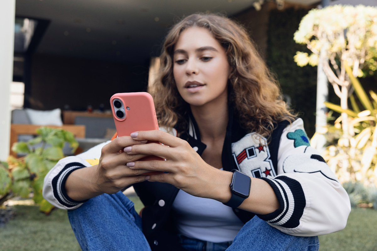 Чехлы Touch Mag Case и ремешки Apple Watch Mode Strap от uBear