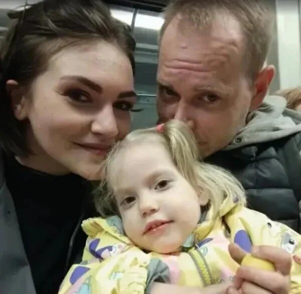    Фрейя Зильберт с семьей. Фото: МК