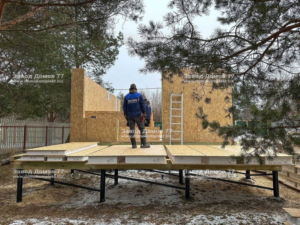 Дом построен на прочном свайно-винтовом фундаменте