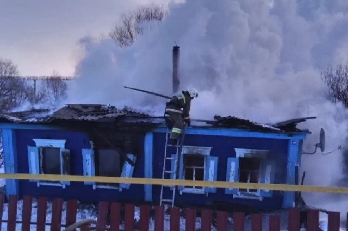   В Самарской области во время пожара обрушилась кровля дома, есть жертвы