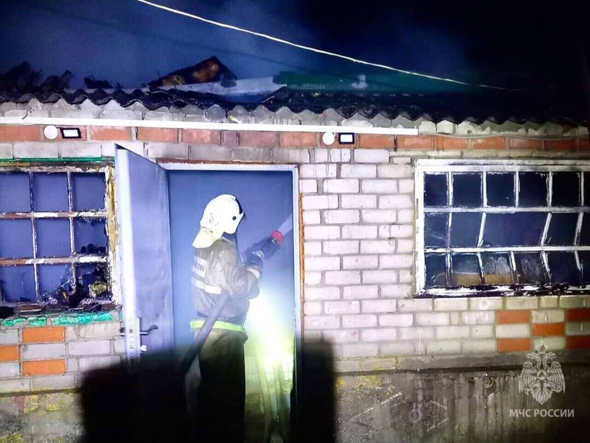    В Курской области мужчина спас из горящего дома двух детей