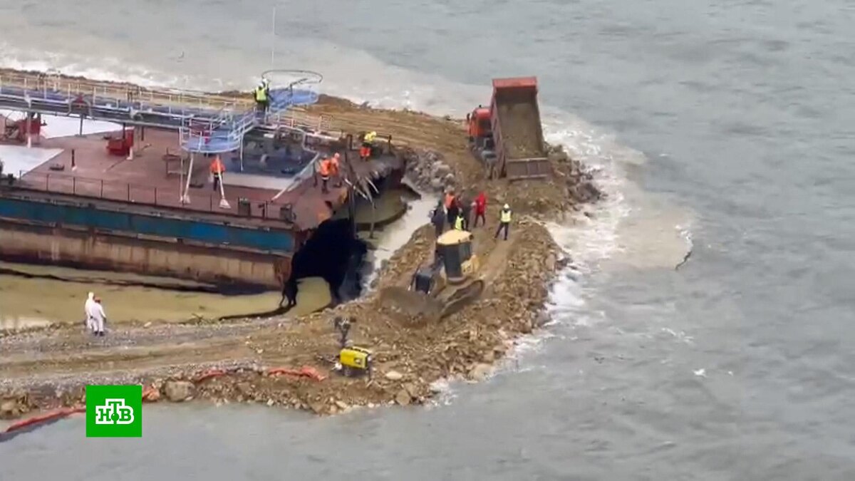    Правительственная комиссия обсудила меры ликвидации разлива мазута