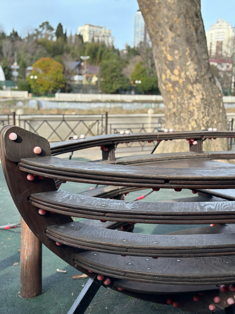 Детская площадка с видом на реку Сочи