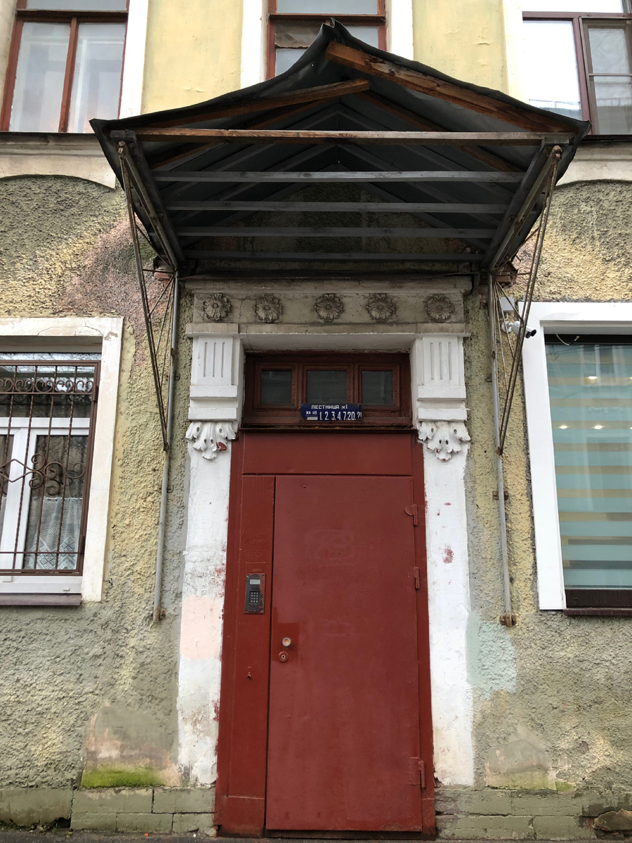 Парадная дома 14 по Полозовой улице