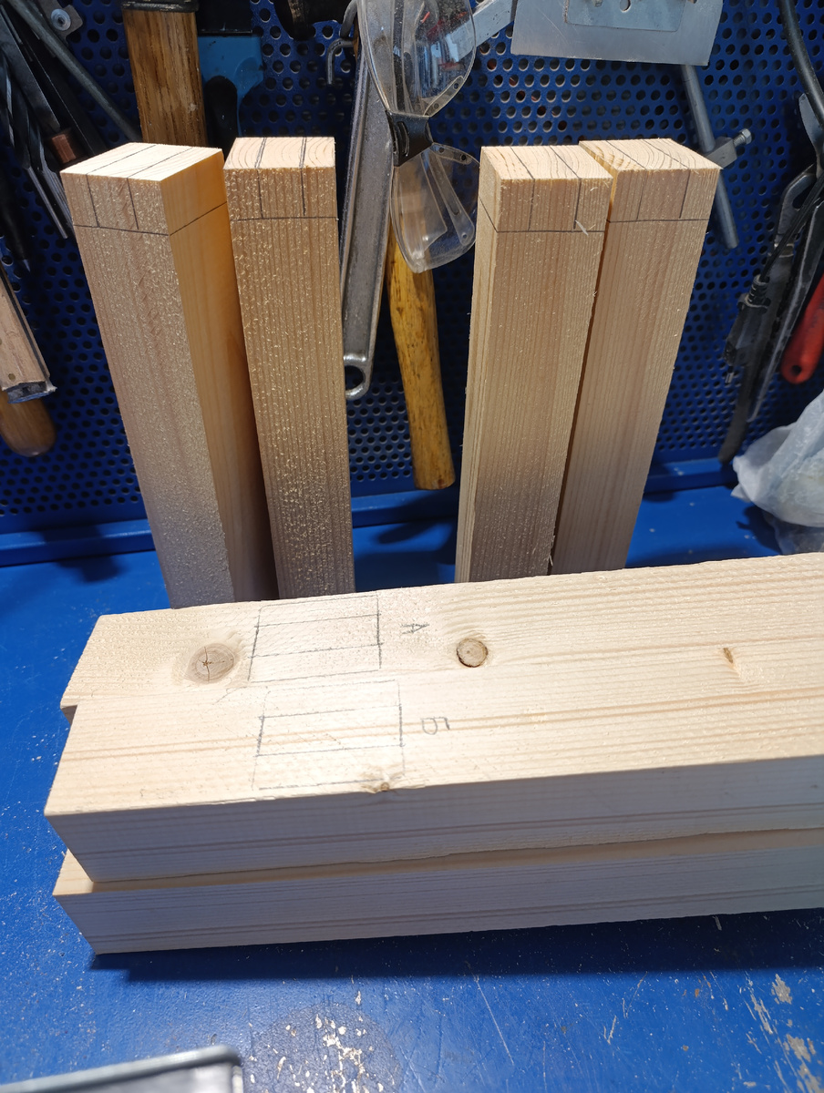 Изготовление шиповых соединений, сборка корпуса, покрытие малом. 