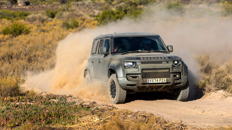 Южная Африка бьет по Land Rover Defender Octa очень сильно. 