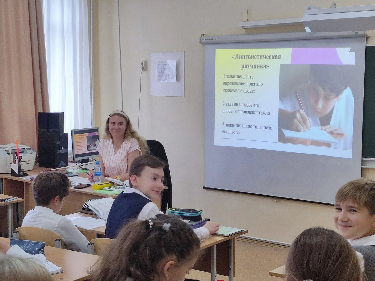 Виктория Ермолина на практике в гимназии №23 г. Челябинска