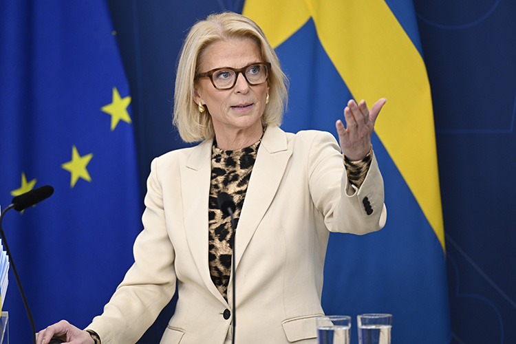    Элизабет Свантессон: «Совершенно очевидно, что российская экономика действительно так сильна, как хочет убедить нас Путин».   
Фото: © Pontus Lundahl / Keystone Press Agency / www.globallookpress.com