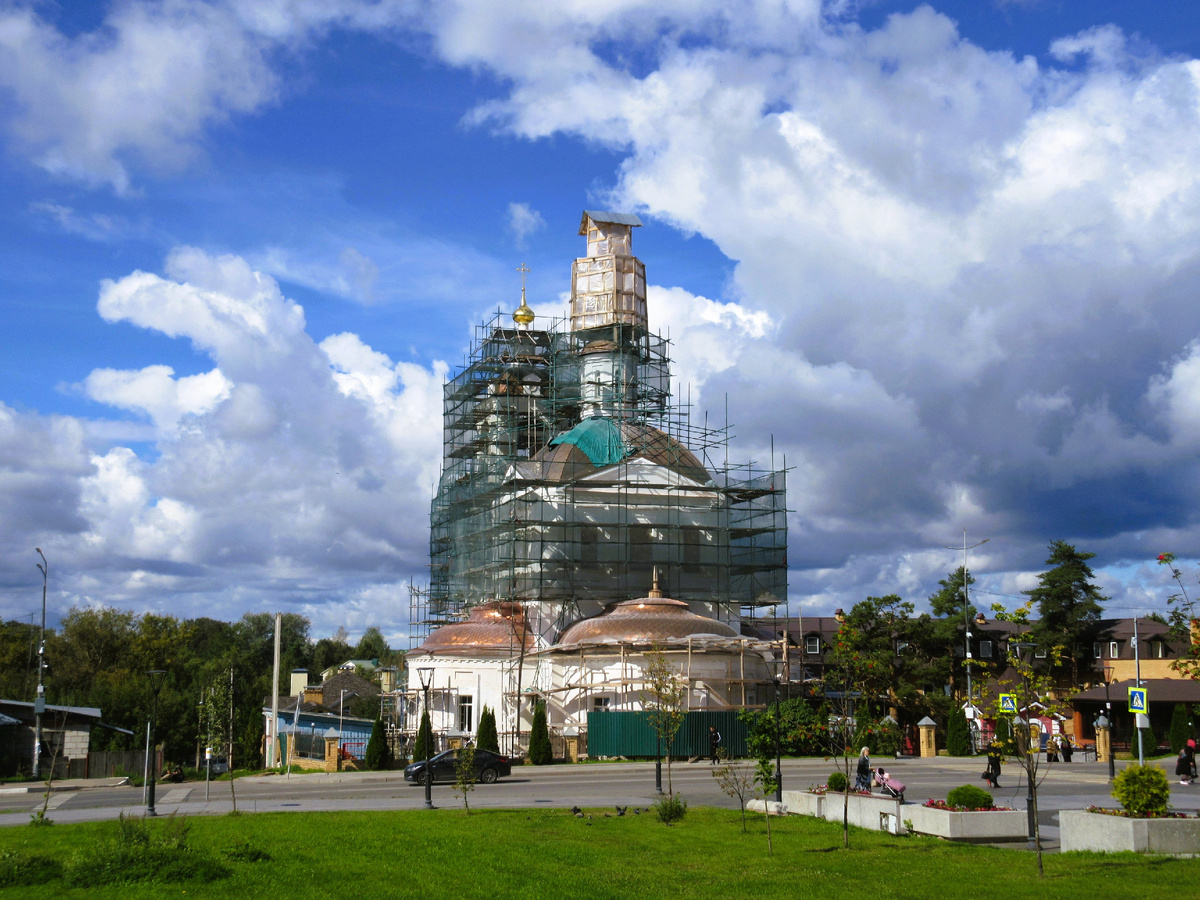 Воскресенская церковь во время ремонтных работ в 2025 году