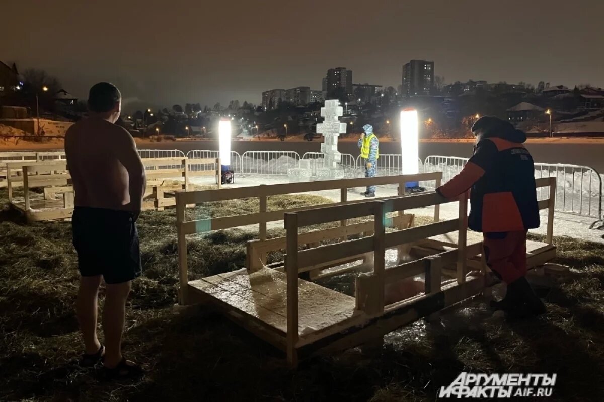    Пермяки жалуются на мусор и разбитые скульптуры после крещенских купаний