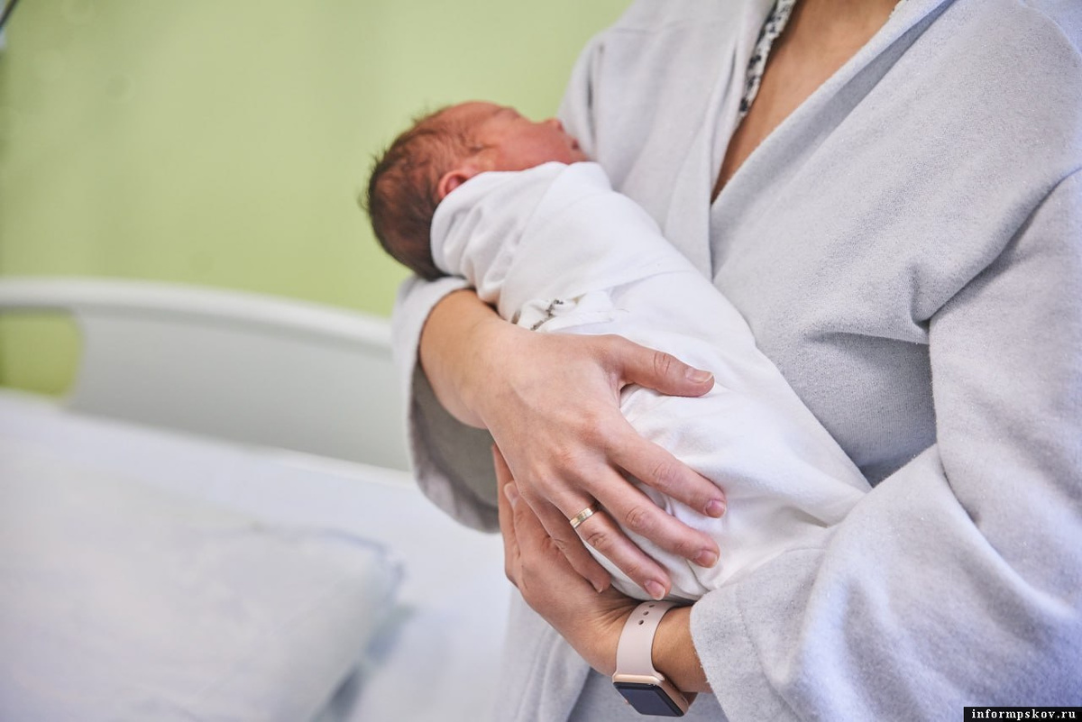 3 045 малышей родилось в Псковском перинатальном центре в 2024 году. Фото: ПАИ