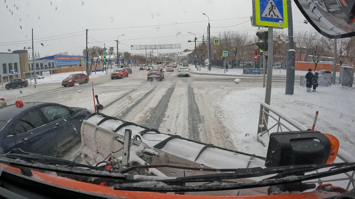 Как работают тюменские снегоуборщики 